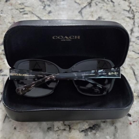 Coach HC8166 Sunglasses - Picture 4 of 6